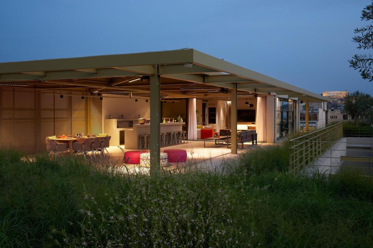 Moxy 3*
